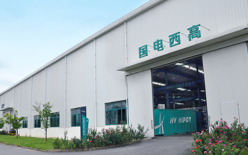 公司厂房门口