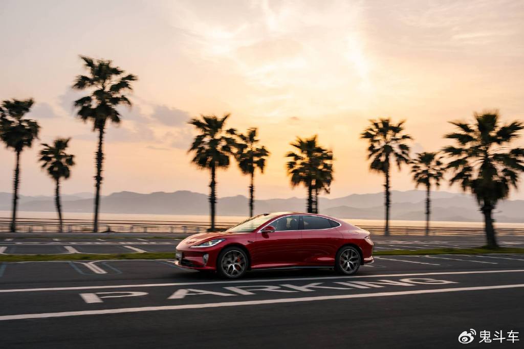 散户资金也有5563.17万元的净流入