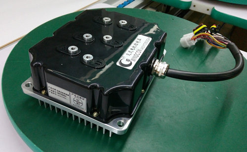 到芯片、线束、轴承、减速器等核心零部件