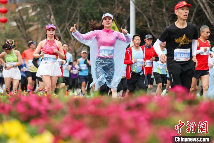 2万名海内外跑者汇聚贵州兴义，竞逐2024万峰林马