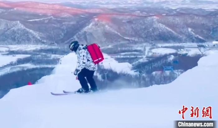 十四冬赛场的滑雪医生：4分钟抵达赛道、只守护