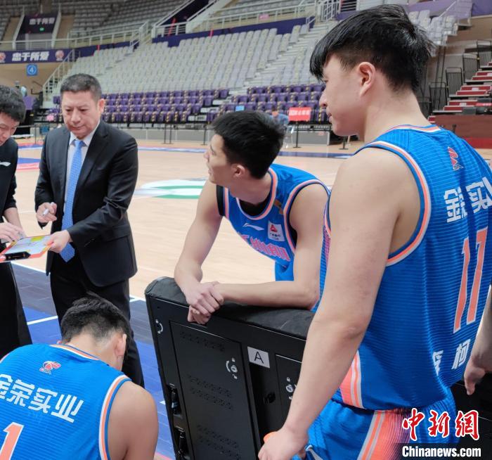 四川男篮官宣：朱松玮将加盟香港翼龙，尊重球