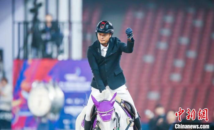梁锐基在鸟巢落幕的浪琴表北京国际马术大师赛