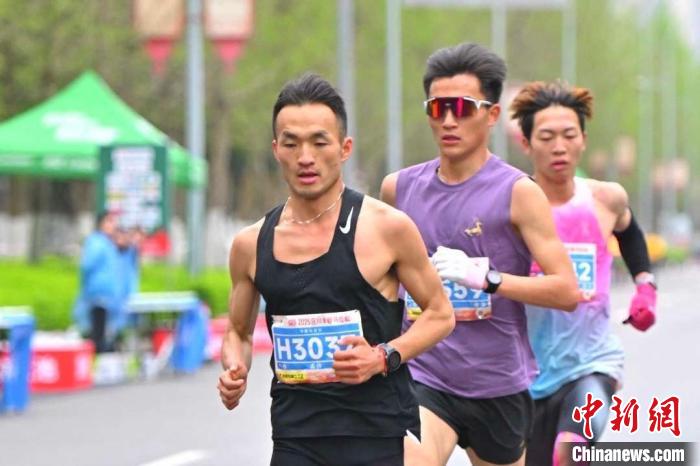 2025合川半程马拉松孟帅吉姆泰分获男女冠军