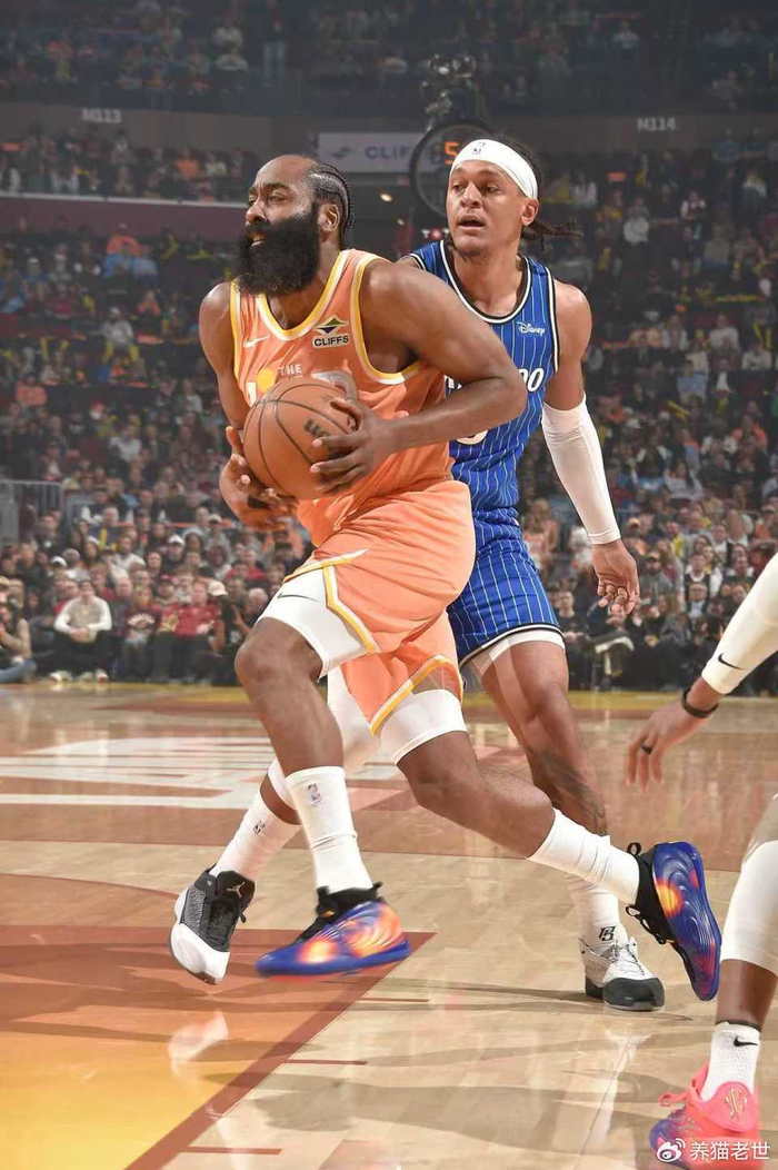 哈登高效输出助骑士四连胜登顶东部第四