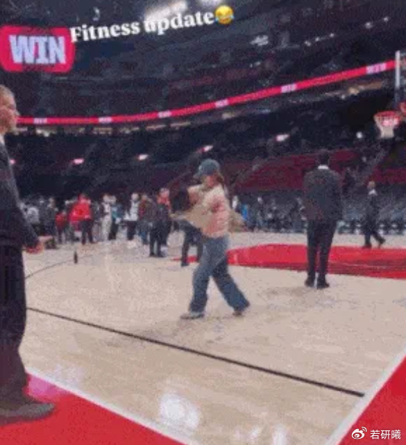 杨瀚森女友与利拉德儿子互动引热议 回应球迷质