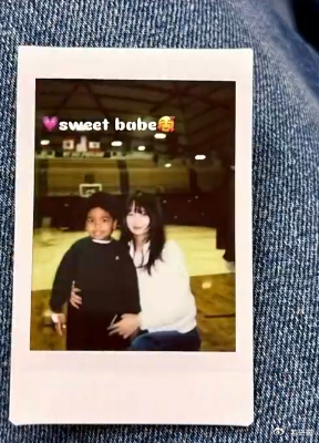 杨瀚森女友与利拉德儿子互动引热议 回应球迷质