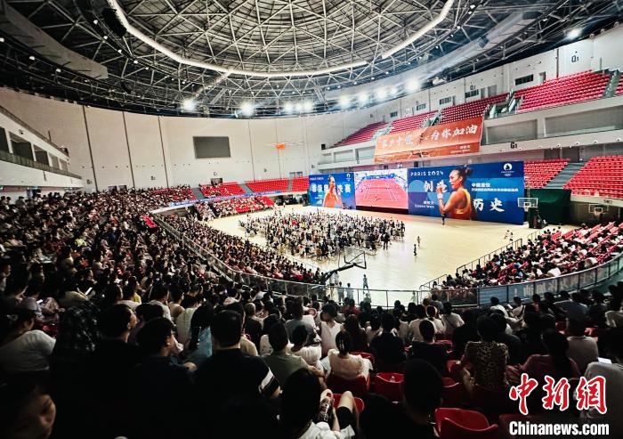 郑钦文巴黎奥运夺冠 家乡奶奶守候见证历史性时