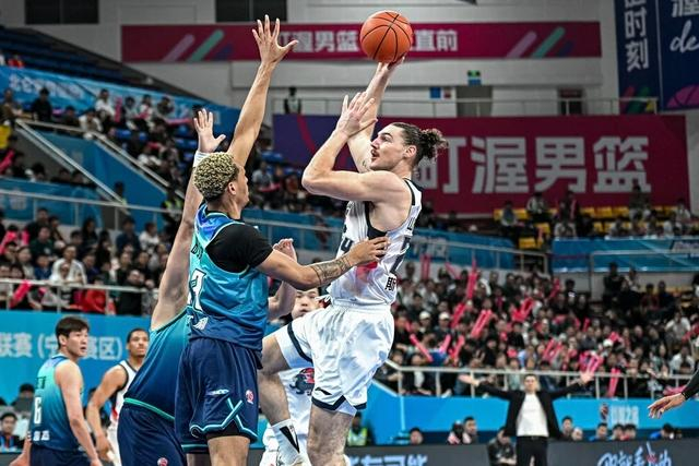 山东男篮客场迎战浙江队 邱彪用人策略引关注