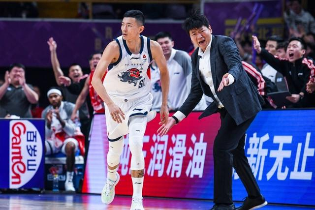 山东男篮客场迎战浙江队 邱彪用人策略引关注